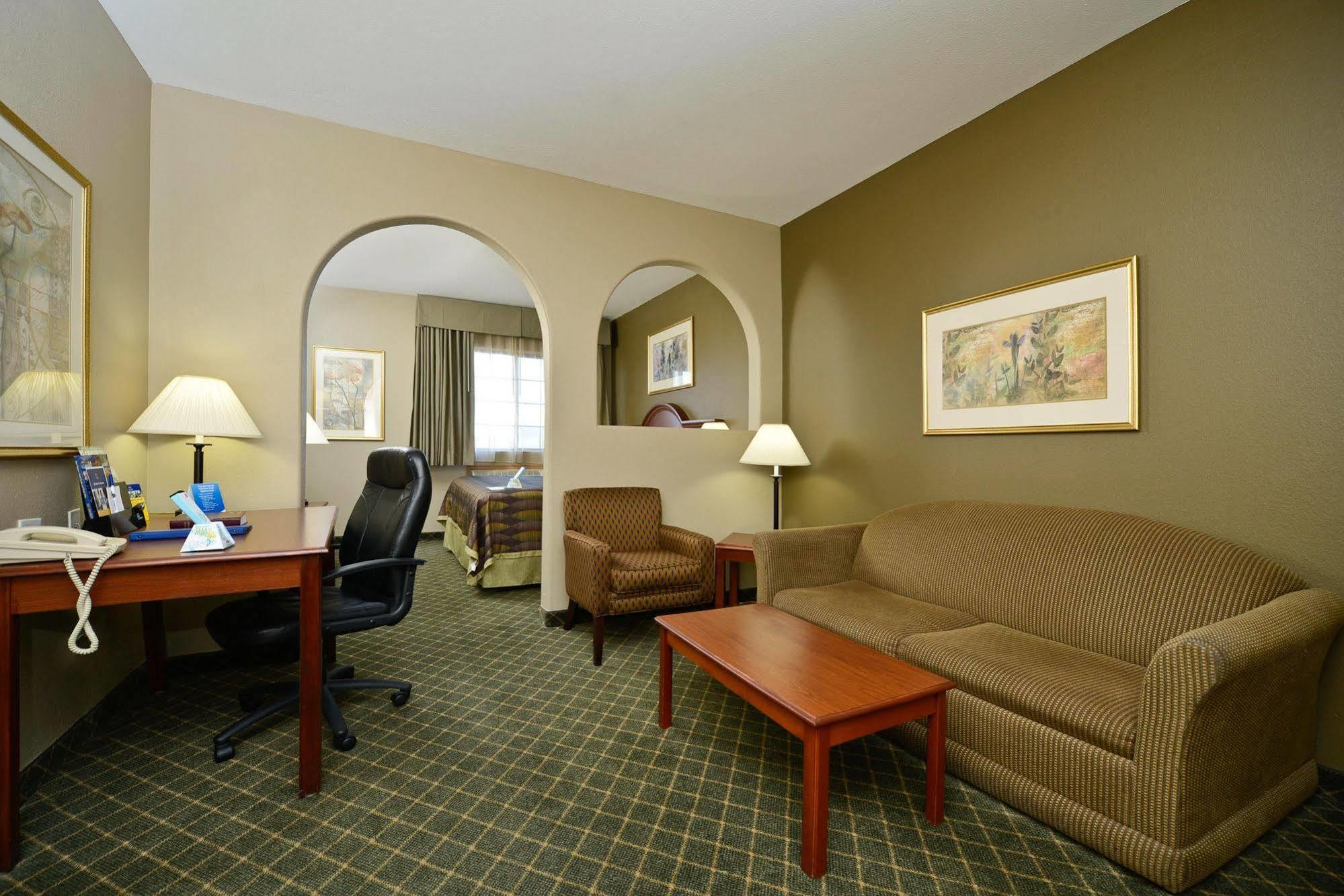 Best Western Plus Tulsa Inn & Suites Buitenkant foto